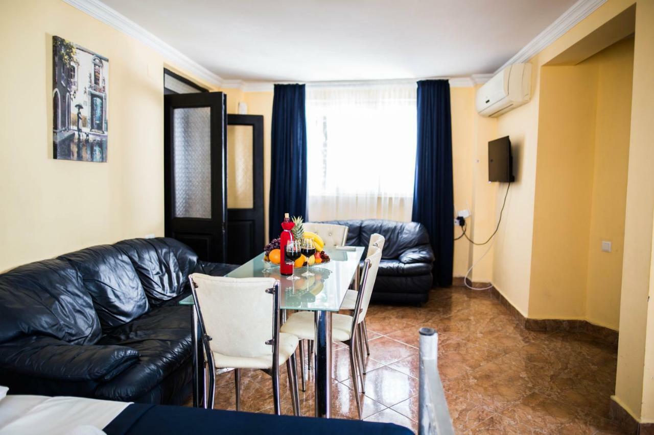 Central Apart-Hotel Batumi Exterior foto